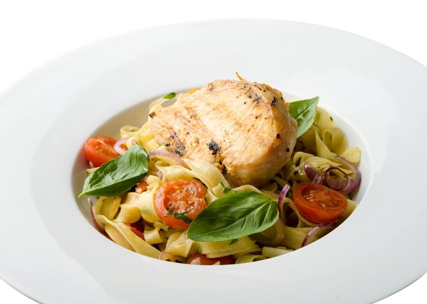 What are the emerging streetwear trends among UK women?